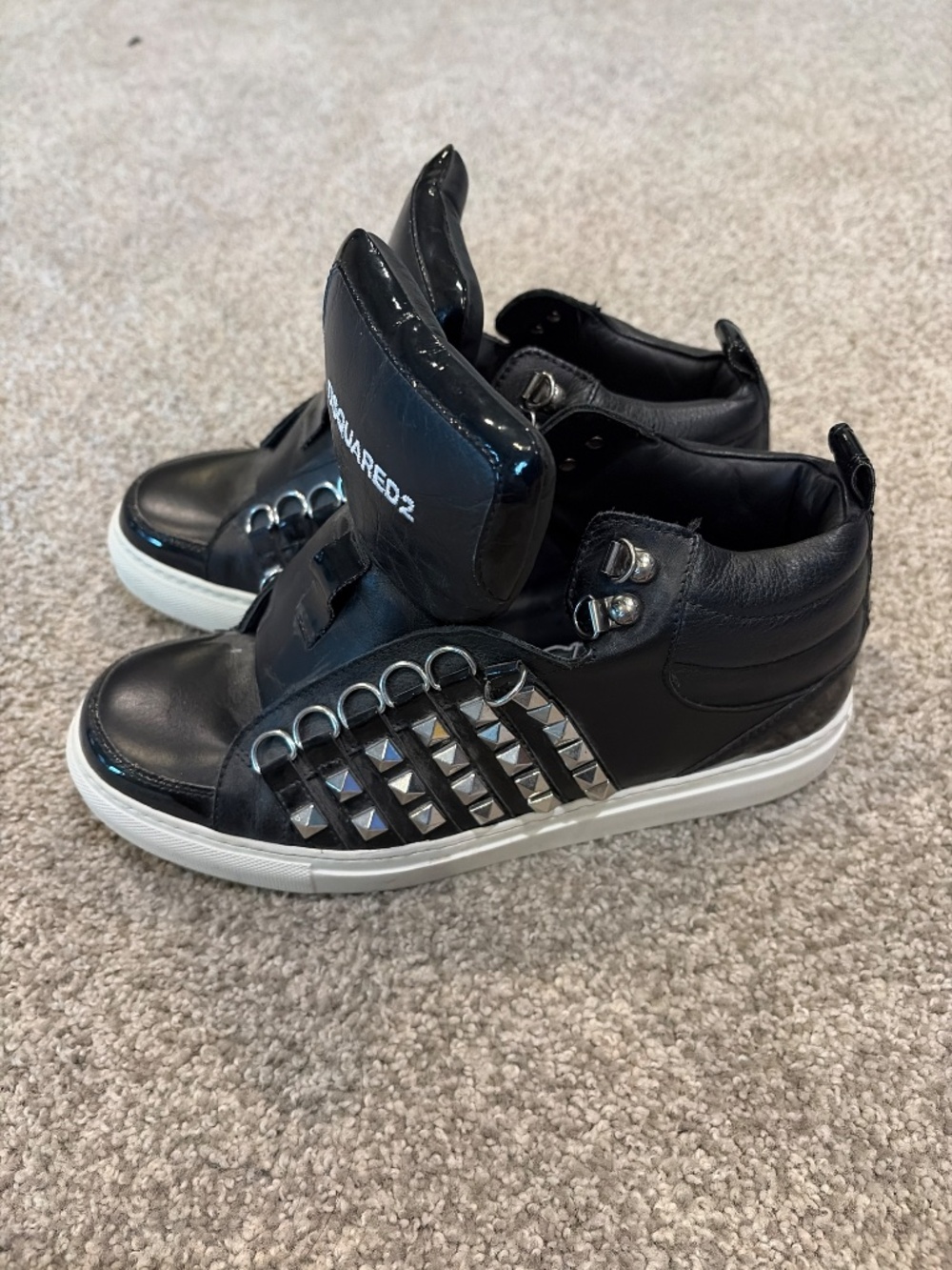 Sneakers - Picture 2 of 4